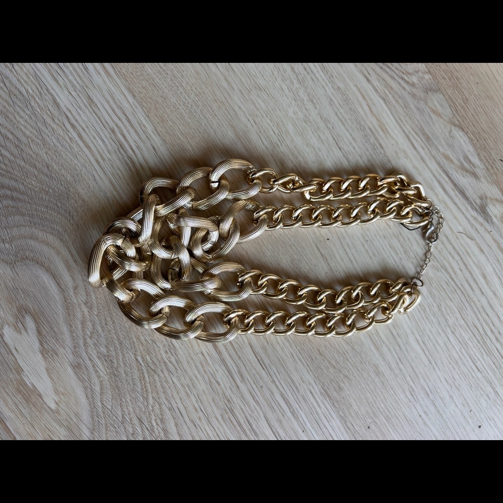 Gold chain necklace, chunky and glamorous